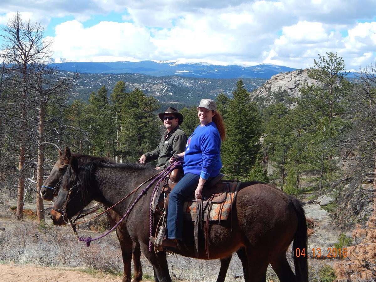 Отель Sundance Trail Ranch Red Feather Lakes Экстерьер фото